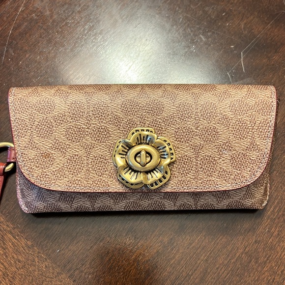 Sunglass Case Bag Charm In Signature Canvas - Picture 2 of 7